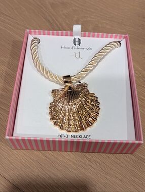 House of Harlow 1960 Gold Shell Pendant Necklace - Gold